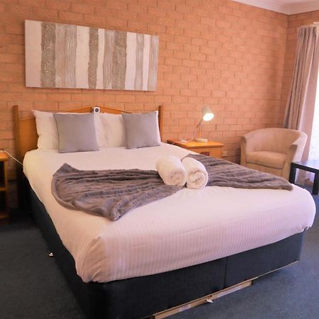 Golden Chain Aalana Motor Inn Cowra Dış mekan fotoğraf