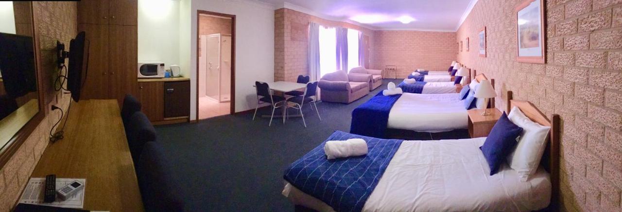 Golden Chain Aalana Motor Inn Cowra Dış mekan fotoğraf